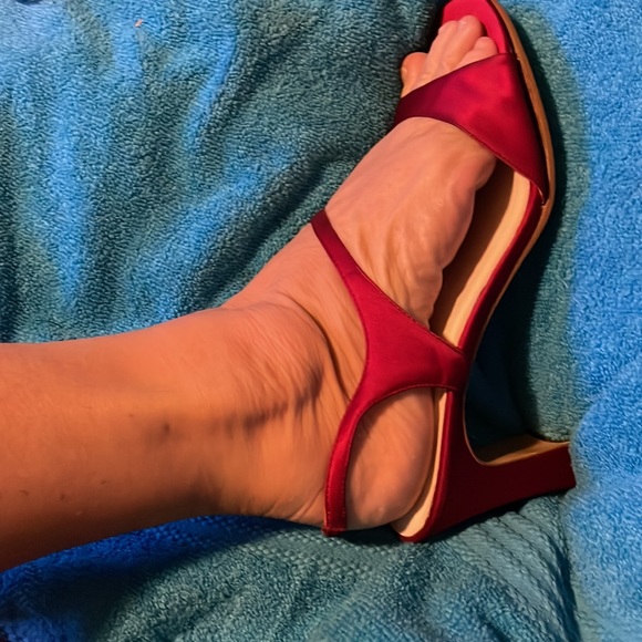 🚨NEVER WORN Michelangelo Niki Sexy Ruby Red Cross Strap Block Heel, Size 9.5M - Picture 7 of 14